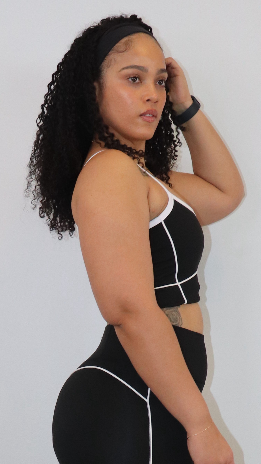 Contour Scoop Neck Tank in Black