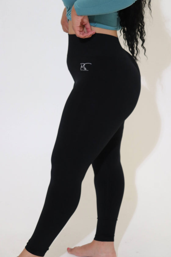 Ayanna Seamless Butt Scrunch Leggings in Black